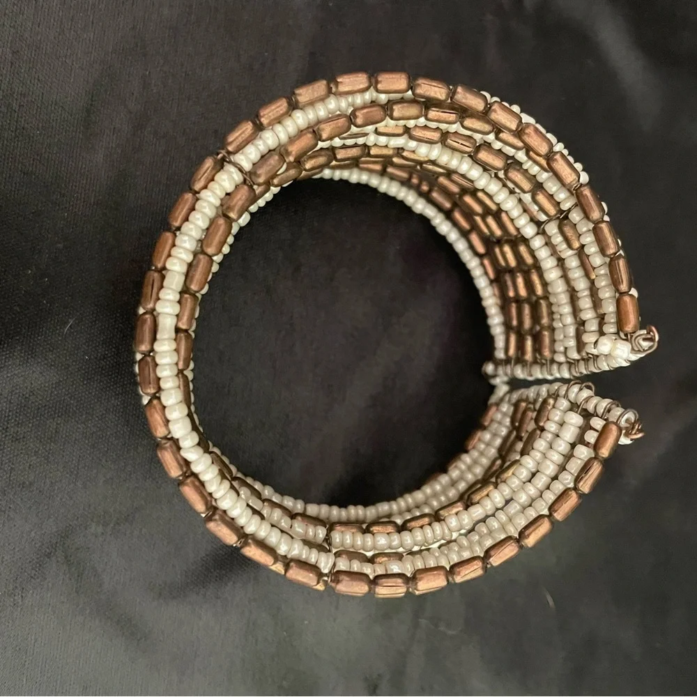 Elegant Brown and Cream Beaded Bracelet - Picture 2 of 2